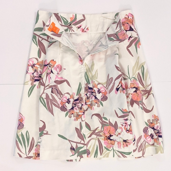 Pleated A-line floral skirt - Picture 3 of 3